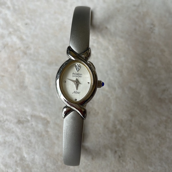 Armitron lady battery water resistant - Picture 2 of 5